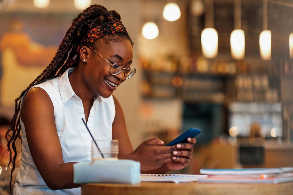 A young black lady looking through sites she can get online jobs from