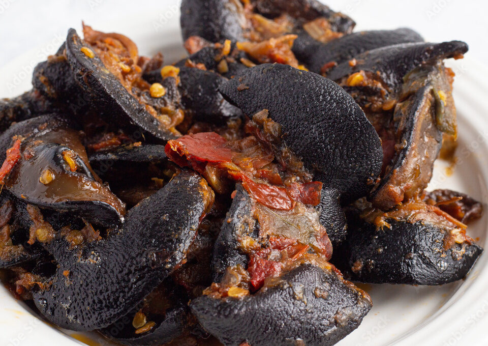 Peppered-snail-a-tasty-Nigerian-food-on-a-plate